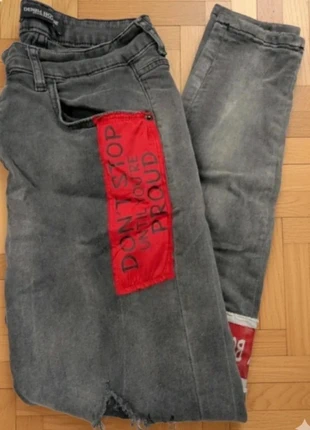 Jean gris foncé grunge Denim House modèle Denim Brand taille W32 L32, brand: Denim House, condizioni: Ottime, taglia: IT 42 | W32, €4.20, €5.11 include la Protezione acquisti Pro