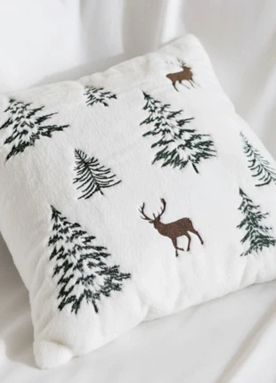 Housse de coussin sapin et renne hiver, état: Très bon état, taille: 45 x 45 cm, 17,90 €, 19,50 € Protection acheteurs incluse