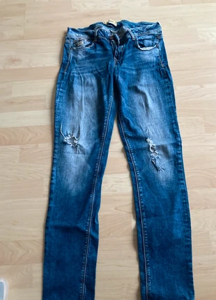 Jean troué taille 36/38, marque: Alcott, état: Neuf sans étiquette, taille: S / 36 / 8, 8,00 €, 9,10 € Protection acheteurs incluse