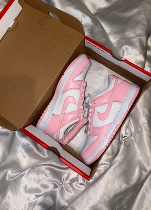 Paire de baskets femme Nike dunk rose et blanche pink et White tendance, brand: Nike, condition: New with tags, size: 38.5, €60.00, €63.70 includes Buyer Protection