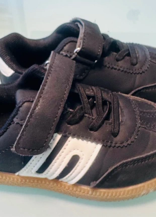 Ténis pretos menino, marque: Local, état: Très bon état, taille: 26, 7,00 €, 8,05 € Protection acheteurs incluse