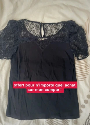 T-shirt dentelle noire Naf Naf taille 34, marke: Naf Naf, zustand: Gut, größe: XS / 34 / 6, 1,00 €, 1,75 € inklusive Vinted-Käuferschutz