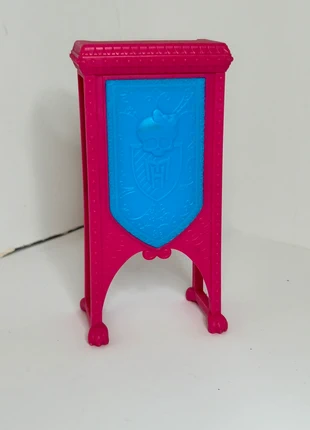 Monster high Deadluxe podium, brand: Monster High, condition: Very good, size: One size, £2.00, £2.46 includes Buyer Protection