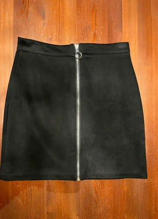 Gonna nera con zip frontale color argento (Piazza Italia), marca: Piazza Italia, estado: Muy bueno, tamaño: M / 38 / 10, 5,00 €, 5,95 € Protección al comprador incluida