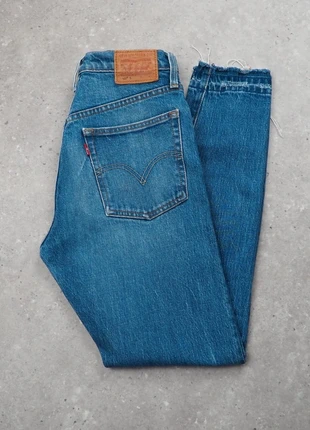 Jeans femme Levis 501 skinny bleu logo brodé - Taille 25x28, marque: Levi's, état: Très bon état, taille: XS / 34 / 6, 24,00 €, 25,90 € Protection acheteurs (Pro) incluse