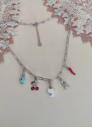 Collana con charms in acciaio, marque: Boutique Italiana, état: Neuf sans étiquette, 15,00 €, 16,45 € Protection acheteurs incluse