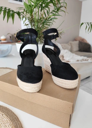 Sandales à talons compensés noires daim shein femme taille 35, merk: Shein, staat: Heel goed, maat: 35, € 6,90, € 7,95 inclusief Kopersbescherming