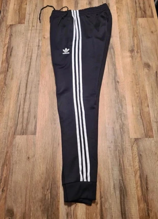 Jogging Adidas noir taille S (PF24), marke: adidas, zustand: Neu, größe: S, 38,97 €, 41,62 € beinhaltet Vinted-Käuferschutz Pro