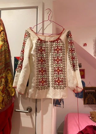 Embroidered vintage white top, brand: Vintage, condition: Good, size: S / 8, £16.00, £17.50 includes Buyer Protection