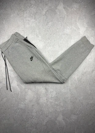 Jogging/Bas de Survêtement Nike Tech Gris Clair Coton | Taille M, marke: Nike, zustand: Sehr gut, größe: M, 45,00 €, 47,95 € inklusive Vinted-Käuferschutz