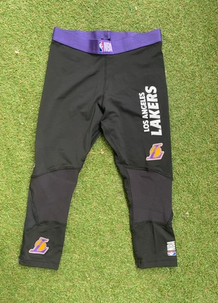 Legging NBA Lakers enfant – Decathlon – très bon état – sport/basket, marke: Decathlon, zustand: Sehr gut, größe: 9 Jahre / 134, 10,00 €, 11,20 € inklusive Vinted-Käuferschutz