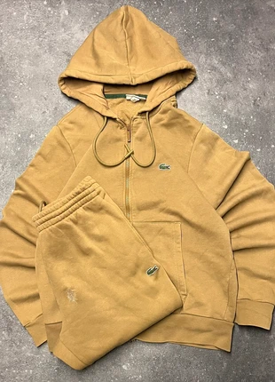 Ensemble Lacoste – Hoodie + Jogging – Couleur camel – Taille 3 (M), merk: Lacoste, staat: Goed, maat: M, € 50,00, € 53,20 inclusief Kopersbescherming