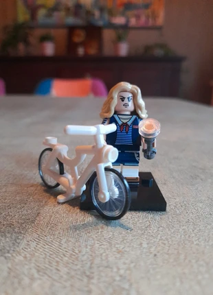 Figurine Robin de stranger things type lego, staat: Nieuw zonder prijskaartje, maat: Universeel, € 4,00, € 4,90 inclusief Kopersbescherming