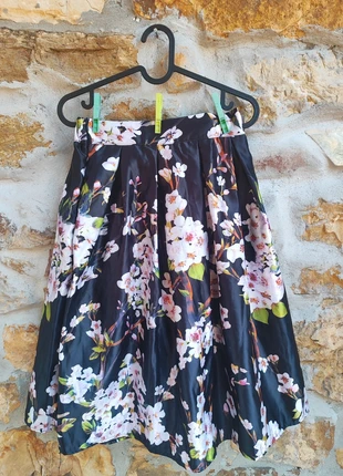 Falda largo Midi elegante, brand: Local, condizioni: Ottime, taglia: Taglia unica, €6.00, €7.00 include la Protezione acquisti