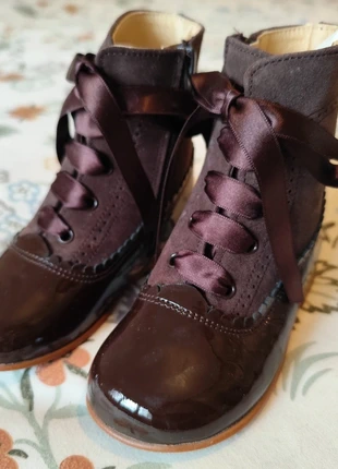 Botas pascualas marrón de ante y charol, merk: Local, staat: Nieuw zonder prijskaartje, maat: 23, € 12,50, € 13,83 inclusief Kopersbescherming