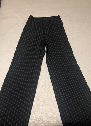 Pantalón traje rayado pata ancha, marque: Stradivarius, état: Neuf sans étiquette, taille: S / 36 / 8, 7,00 €, 8,05 € Protection acheteurs incluse