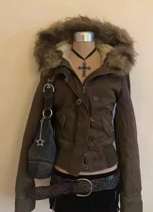Veste parkas marron y2k avec fausse fourrure marron vintage, brand: y2k, condition: Very good, size: M / 38 / 10, €89.00, €94.15 includes Buyer Protection