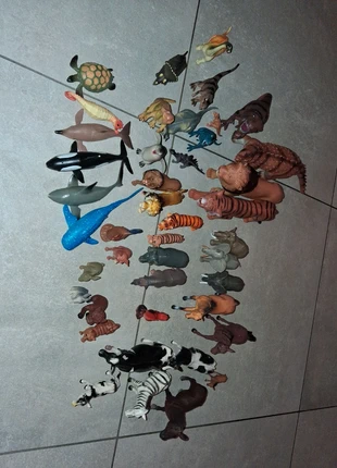 Set dierenfiguren, staat: Heel goed, maat: Universeel, € 8,00, € 9,10 inclusief Kopersbescherming