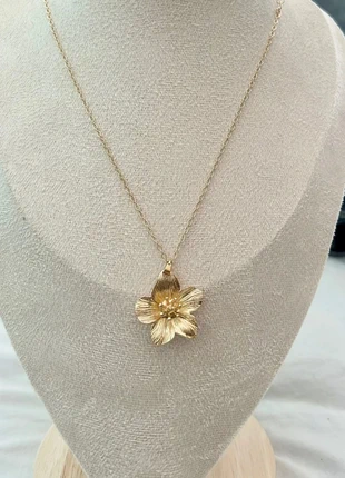 Bijoux femme, collier fleur, pendentif en acier inoxydable doré, brand: Le Marché, condition: Very good, €9.90, €11.10 includes Buyer Protection Pro