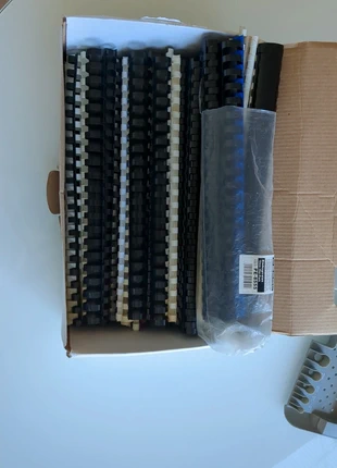 Lot 100 Anneaux plastique pour relieuse, brand: Fellowes, condizioni: Ottime, €5.00, €5.95 include la Protezione acquisti