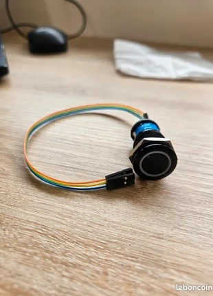 Bouton Poussoir Pré-Soudé Aluminium avec Cercle Lumineux Bleu 250V 5A Ø19mm Noir, marque: Noir, état: Très bon état, 4,00 €, 4,90 € Protection acheteurs incluse