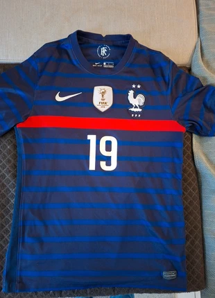 Tee-shirt équipe de France, marque: H&M, état: Neuf sans étiquette, taille: M, 8,00 €, 9,10 € Protection acheteurs incluse