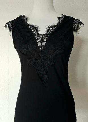 Spitzen Top Schwarz – Elegantes Shirt mit Spitze, merk: Pieces, staat: Heel goed, maat: M / 38 / 10, € 12,00, € 13,30 inclusief Kopersbescherming