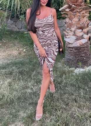 Robe brun beige bershka avec fente, marque: Bershka, état: Très bon état, taille: S / 36 / 8, 15,00 €, 16,45 € Protection acheteurs incluse