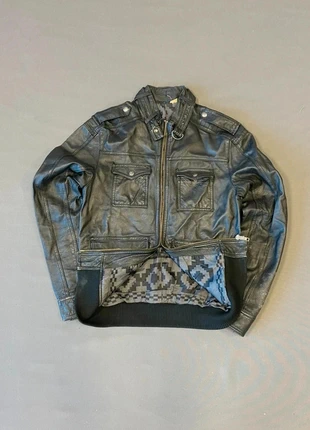 Vintage Black Leather Bomber Jacket – A Statement of Confidence 📴, marque: Vintage Dressing, état: Très bon état, taille: M, 48,00 €, 51,10 € Protection acheteurs incluse