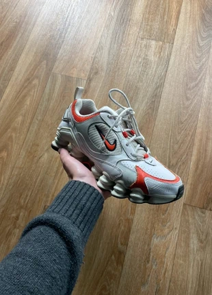 Sneakers/Basket Nike Shox Vintage Pointure 38.5 - Blanche et orange - Très bon état, marke: Nike, zustand: Sehr gut, größe: 38.5, 47,90 €, 51,00 € inklusive Vinted-Käuferschutz