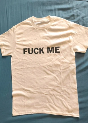 T-shirt blanc à message imprimé Taille S, marke: F**K, zustand: Neu, größe: S, 16,99 €, 18,54 € inklusive Vinted-Käuferschutz