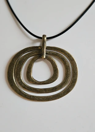 Zwarte ketting met bronskleurige circels, staat: Heel goed, € 6,00, € 7,00 inclusief Kopersbescherming