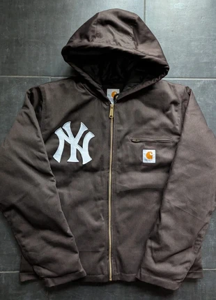 The 2025 Carhartt active embroidered reworked jacket in Maroon, brand: Carhartt, condizioni: Nuovo senza cartellino, taglia: M, €99.00, €104.65 include la Protezione acquisti Pro