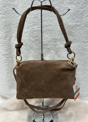 Sac bandoulière cuir daim taupe syeko, marque: The Genuine Leather, état: Très bon état, 38,00 €, 40,60 € Protection acheteurs (Pro) incluse
