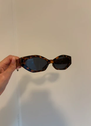 Bold tortoiseshell cat-eye sunglasses with dark lenses, brand: Unbranded, condition: Very good, £5.00, £5.95 includes Buyer Protection