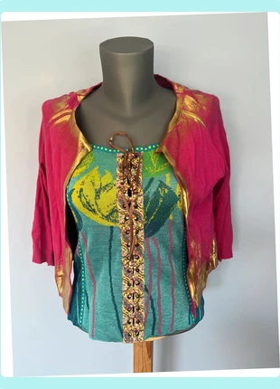 Ensemble 2 pièces Louise Della (haut T2 + gilet T3) - Tons bleus & roses, merk: Louise Della, staat: Heel goed, maat: M / 38 / 10, € 50,97, € 54,22 inclusief Kopersbescherming