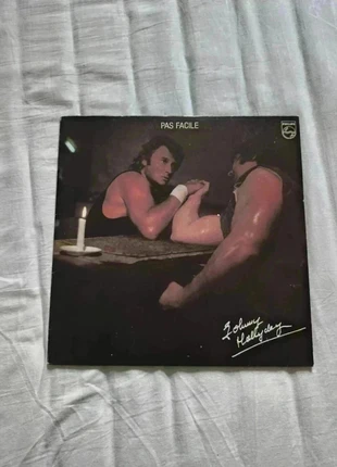 Vinyle 33 tours Johnny Hallyday pas facile, état: Bon état, 9,99 €, 11,19 € Protection acheteurs incluse