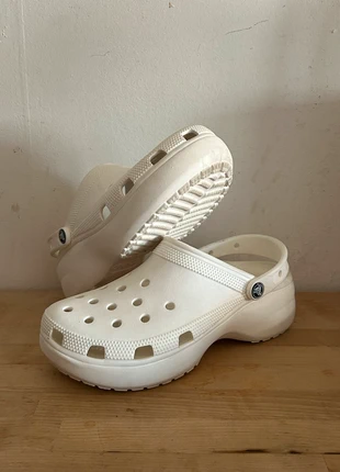 White Platform Crocs, merk: Crocs, staat: Goed, maat: 42, € 15,00, € 16,45 inclusief Kopersbescherming