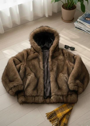 Veste en fourrure marron avec capuche – Chaude & tendance Taille/S, marca: Vintage Dressing, estado: Novo sem etiquetas, tamanho: S / 36 / 8, €80.00, €84.70 inclui Proteção do Comprador