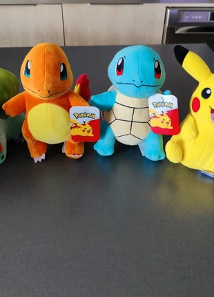 Lot de 4 peluche pokemon, marca: Pokémon, estado: Novo com etiquetas, tamanho: Tamanho único, €75.00, €79.45 inclui Proteção do Comprador