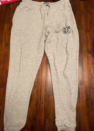 Clockhouse NFL Jogginghose - Dein Go-To für Couch-Coaching & Kühlschrank-Raids!, merk: Clockhouse, staat: Goed, maat: S, € 3,00, € 3,85 inclusief Kopersbescherming