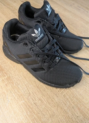 Basket Adidas ZX Flux taille 34 chaussures enfant (très bon état), marque: adidas, état: Très bon état, taille: 34, 12,00 €, 13,30 € Protection acheteurs (Pro) incluse