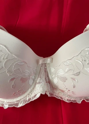 Triumph Beugel BH – maat 85E – Roomwit. Nieuw, merk: Triumph, staat: Nieuw met prijskaartje, maat: 85E, € 30,00, € 32,20 inclusief Kopersbescherming