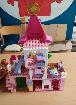 Unico hello kitty (château), marque: Hello Kitty, état: Très bon état, taille: 18-24 mois / 86 cm, 35,00 €, 37,45 € Protection acheteurs incluse