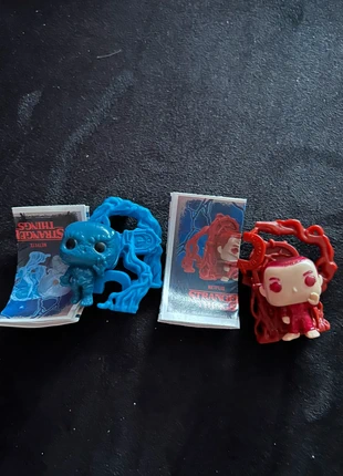 KinderJoy handy ständer, elf und Vecna, brand: Kinder, condizioni: Nuovo con cartellino, taglia: XS, €2.00, €2.80 include la Protezione acquisti