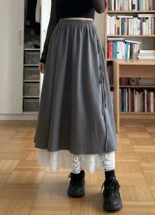 Jupe longue grise fonçé et blanche avec de la dentelle style gothique harajuku taille S, marque: Eoanrom, état: Très bon état, taille: S / 36 / 8, 36,90 €, 39,45 € Protection acheteurs incluse