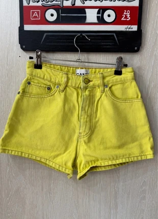 Short en denim jaune Ganni - coton bio - taille 26. #517, brand: Ganni, condition: Very good, size: XS / 34 / 6, €55.00, €58.45 includes Buyer Protection Pro
