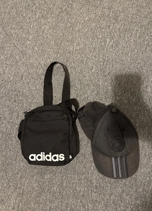 Official Adidas bag and cap, marque: adidas, état: Neuf sans étiquette, 8,00 €, 9,10 € Protection acheteurs incluse