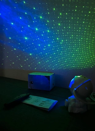 Lampe LED projecteur astronaute veilleuse étoilée nébuleuse neuf 🌌, estado: Novo com etiquetas, €12.99, €14.34 inclui Proteção do Comprador