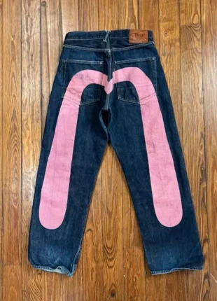 Jean Evisu bleu marine avec grand logo M rose - taille S, marque: Evisu, état: Très bon état, taille: S, 80,00 €, 84,70 € Protection acheteurs incluse